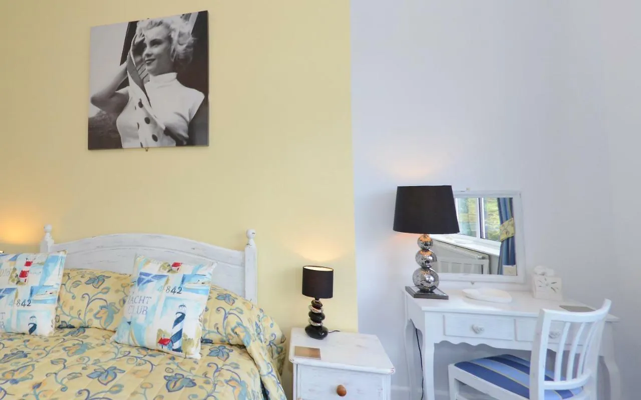 Blue Palms Guest House Bournemouth 4*,